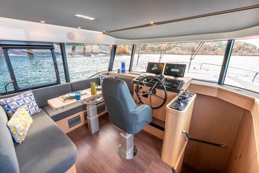 Main helm station